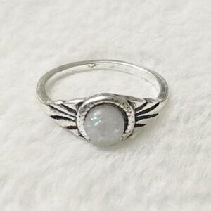 5/$15 🩷 MUST BUNDLE Moonstone Cabochon Silver Ring - White Moonstone